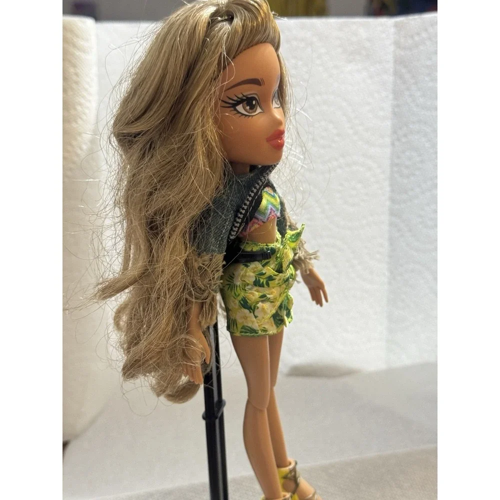 Bratz Study‎ Abroad Yasmin Doll 2015 Dressed w/ Shoes